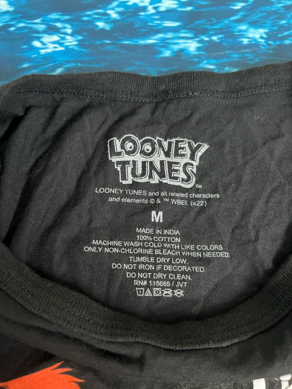 ☀️Black  Looney Tunes Character Collage Tee size medium - Picture 9 of 11
